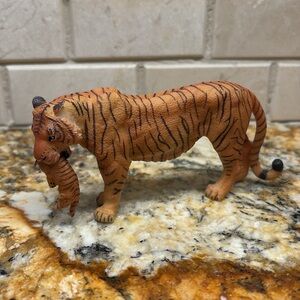 Papo Wild Life Safari Tigress with Cub in Mouth - Tiger Figurine Play Toy